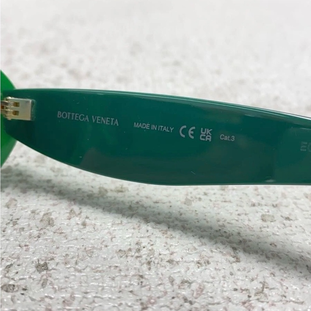 Bottega Veneta Green Sunglasses - Picture 4 of 7